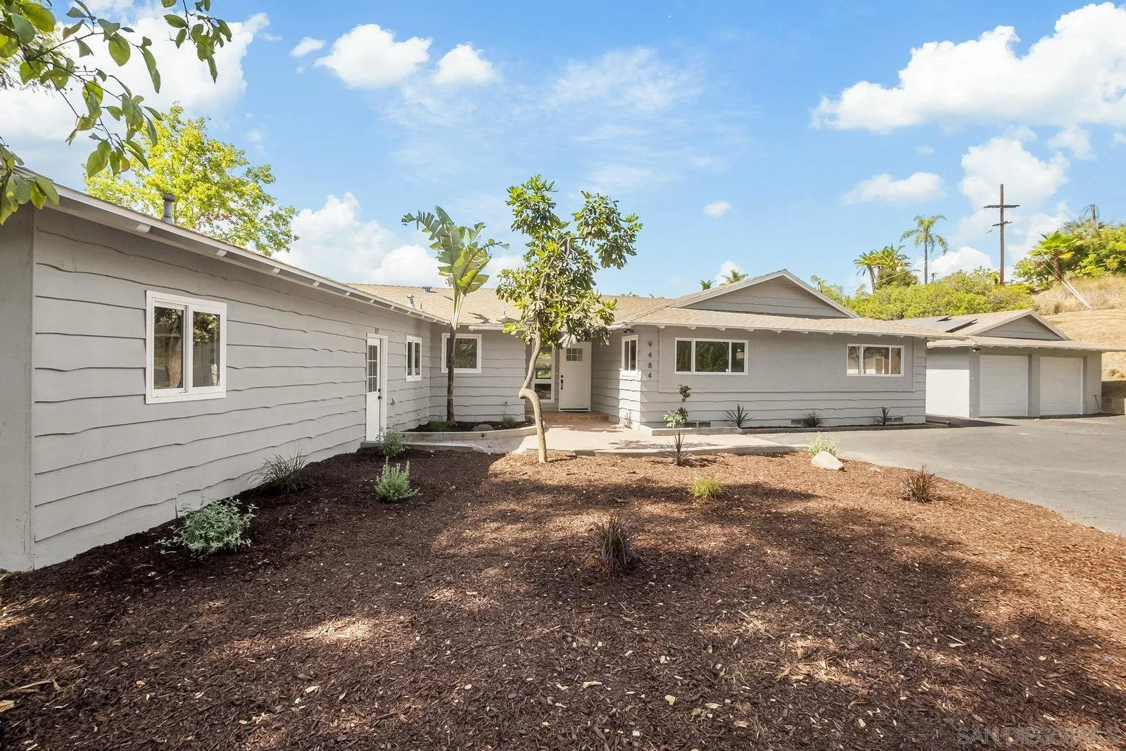 9484-86 La Cuesta Dr