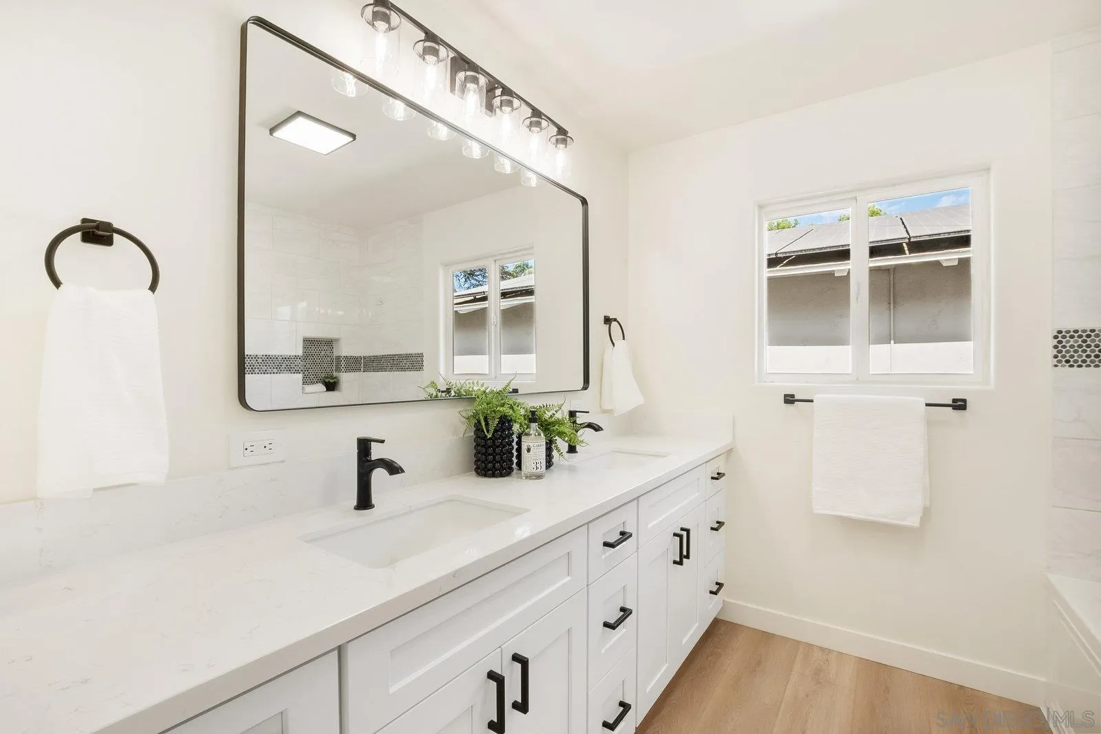 9484-86 La Cuesta Dr