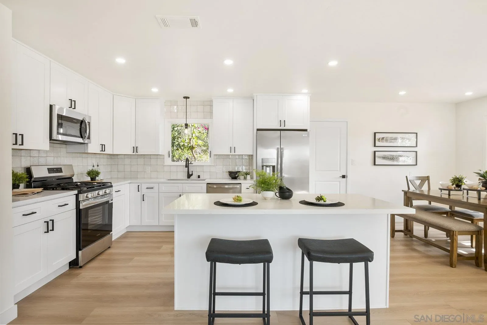 9484-86 La Cuesta Dr
