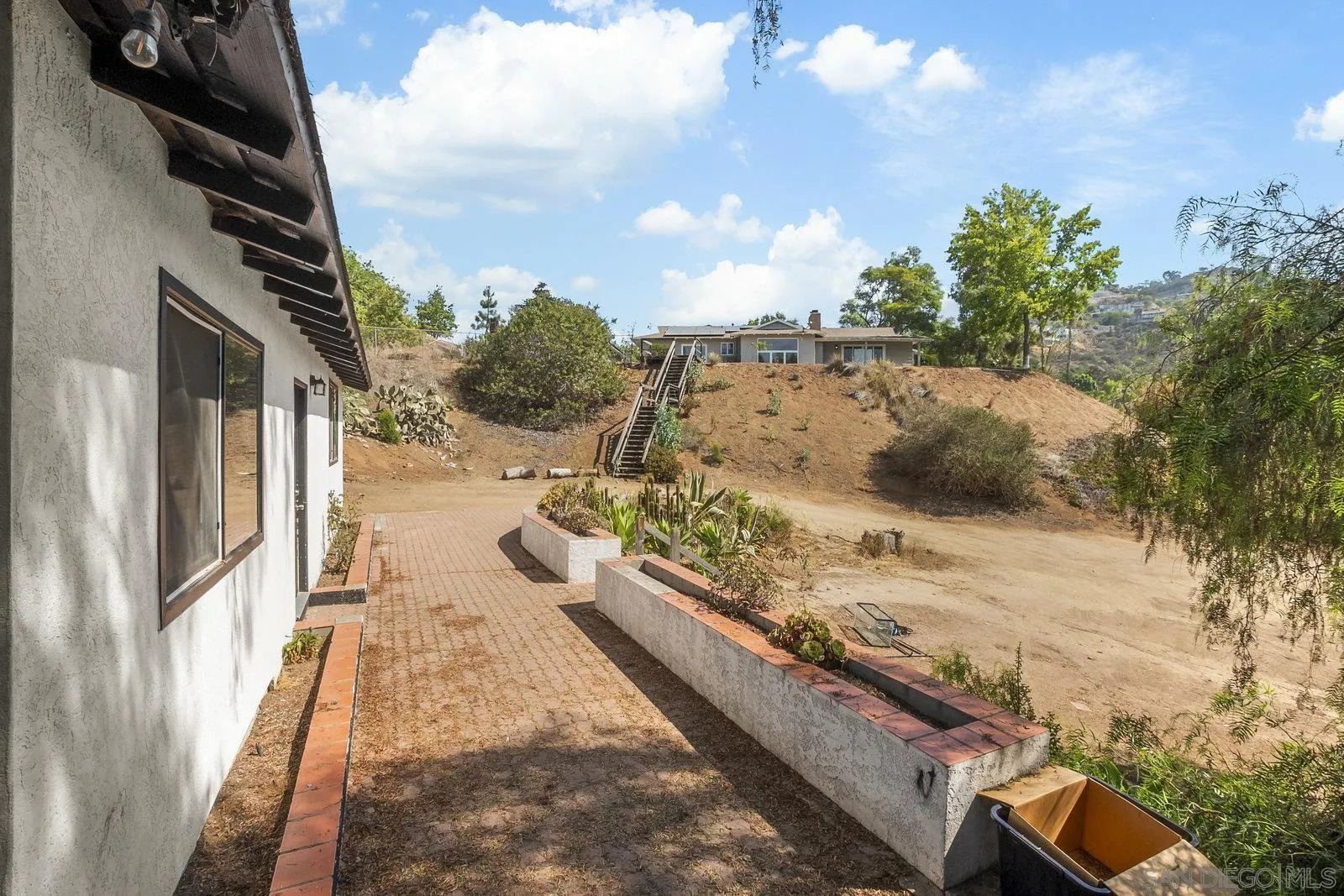 9484-86 La Cuesta Dr