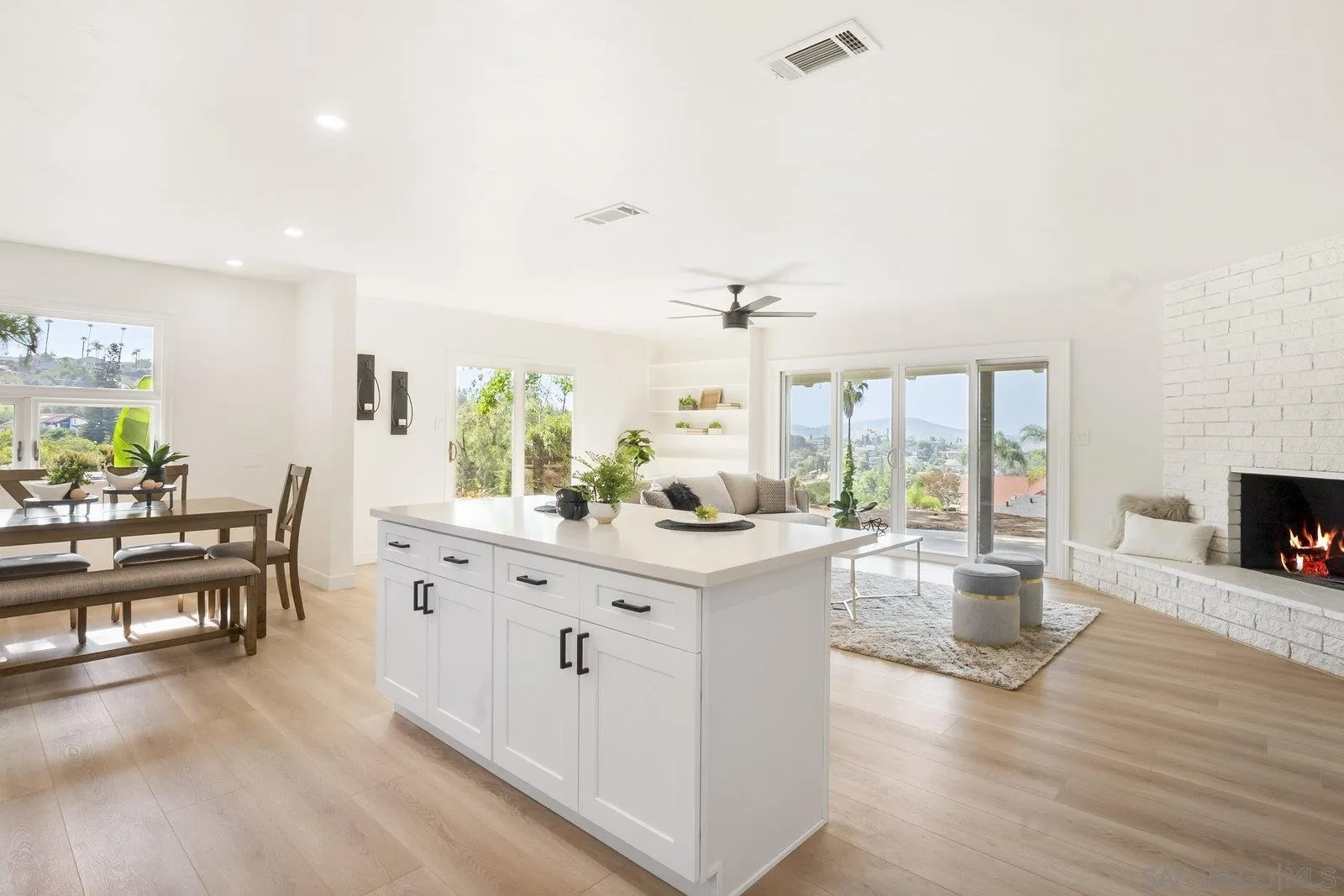 9484-86 La Cuesta Dr