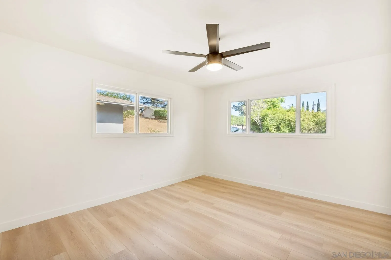 9484-86 La Cuesta Dr