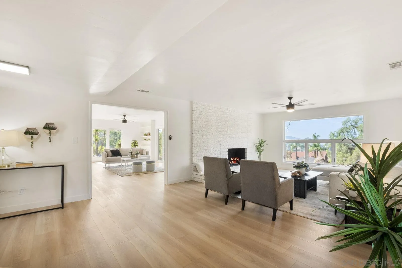 9484-86 La Cuesta Dr