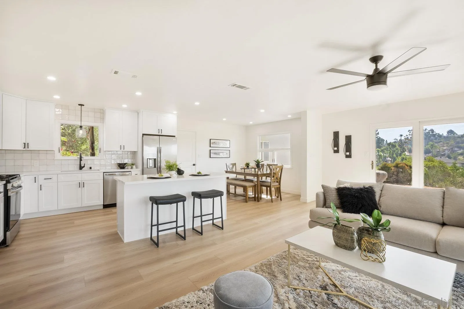 9484-86 La Cuesta Dr