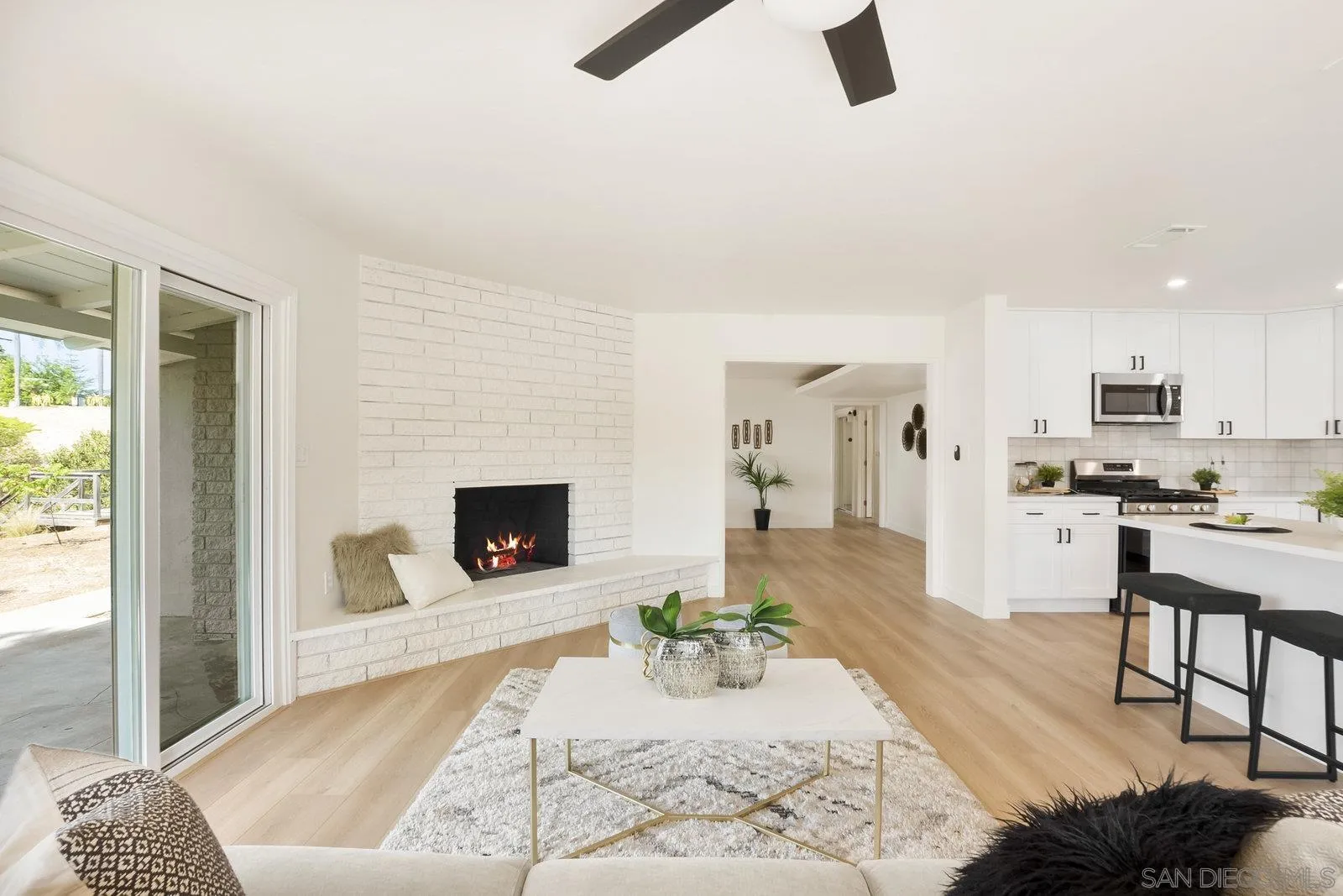 9484-86 La Cuesta Dr
