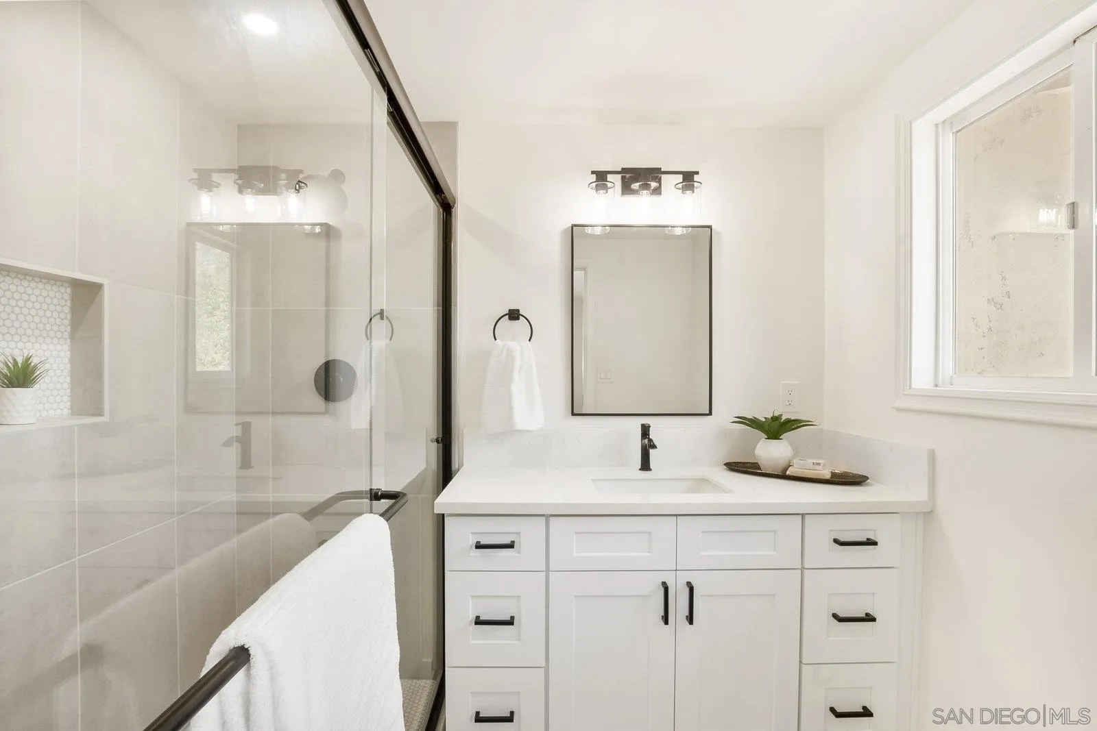 9484-86 La Cuesta Dr