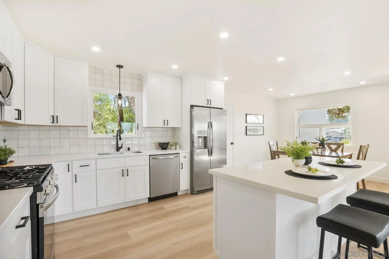 9484-86 La Cuesta Dr