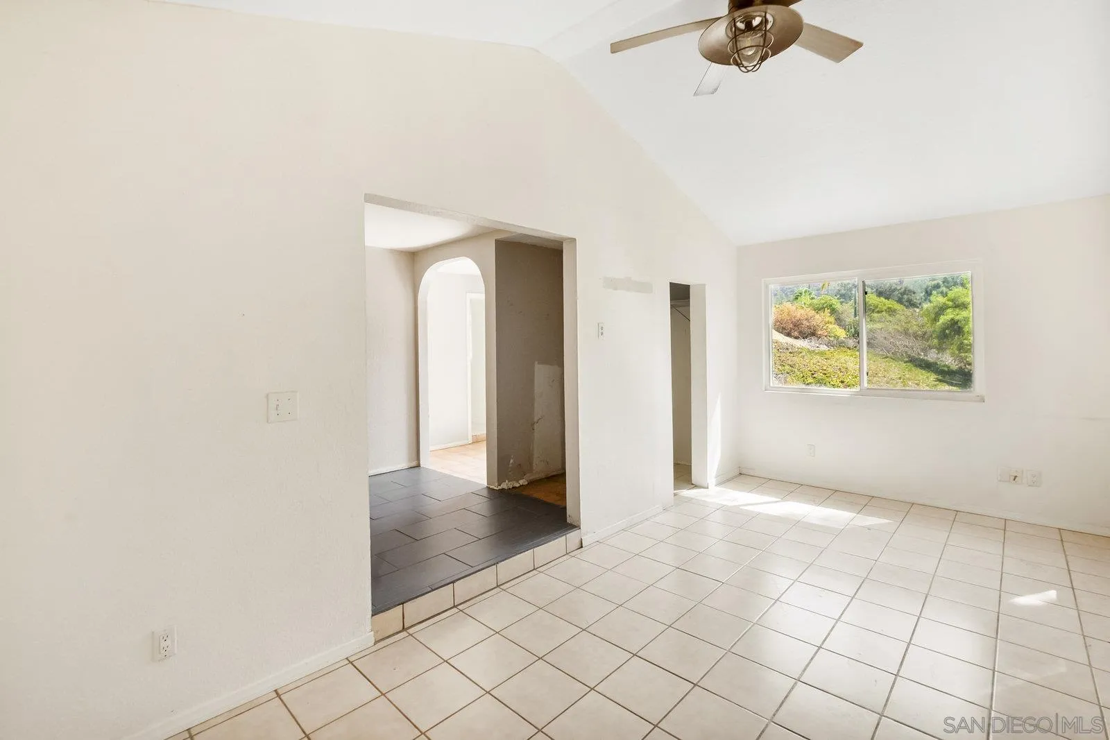 9484-86 La Cuesta Dr
