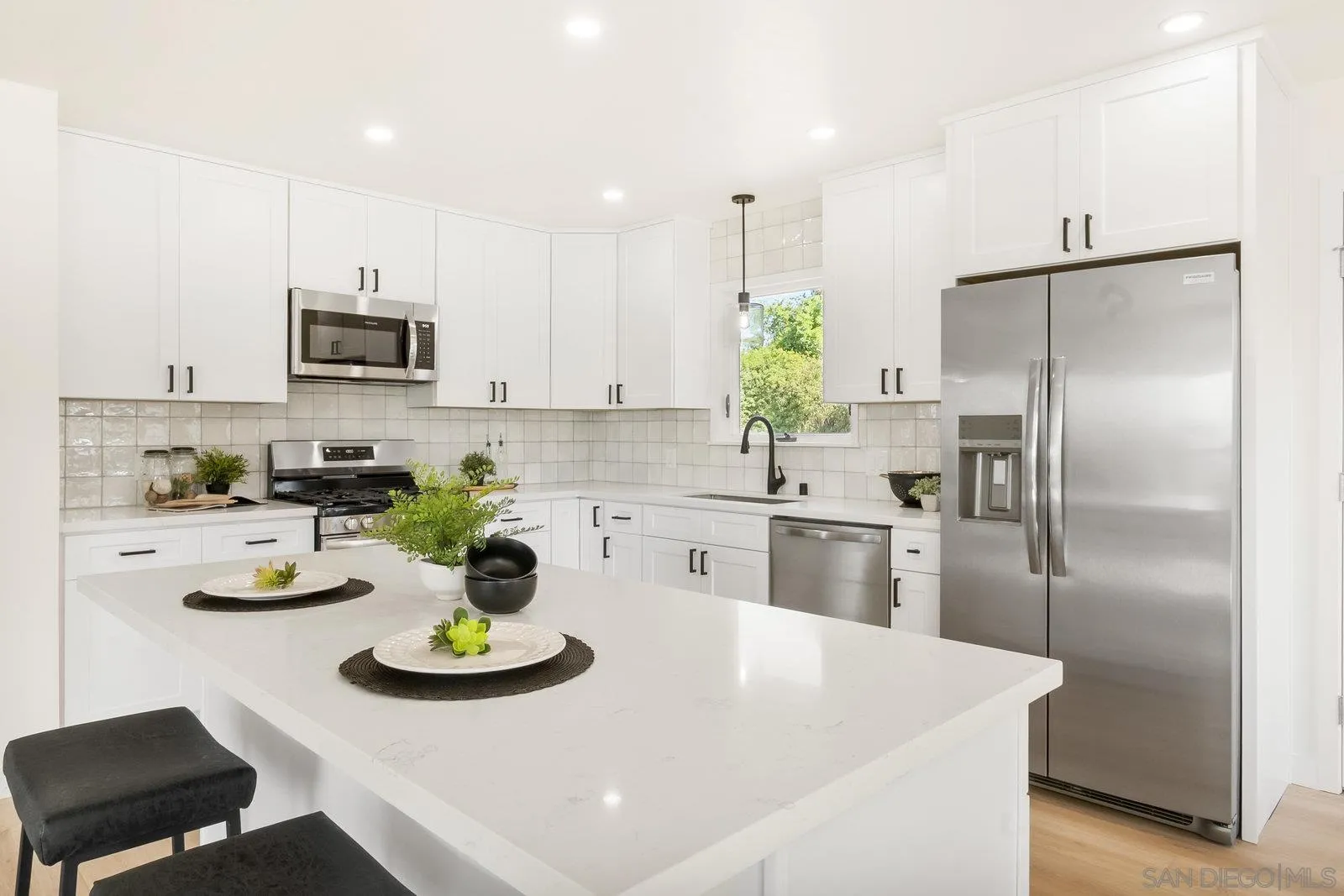 9484-86 La Cuesta Dr