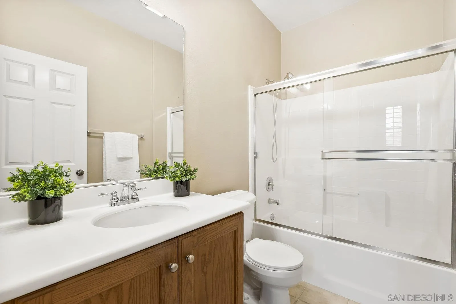 2337 Douglaston Glen