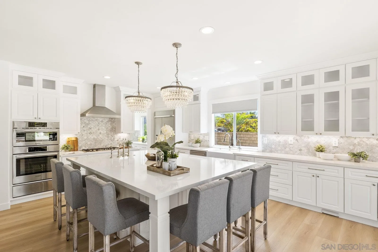 2337 Douglaston Glen