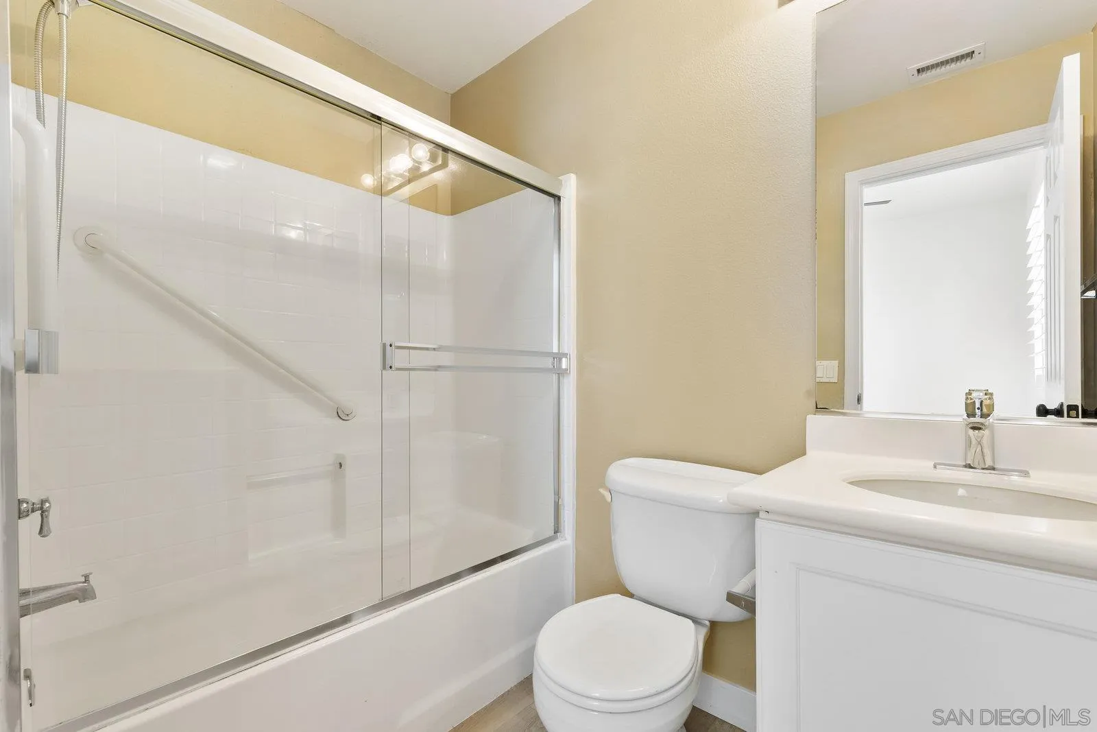 2337 Douglaston Glen