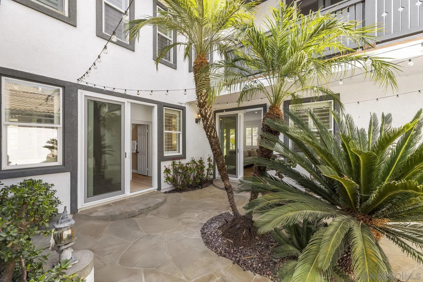2337 Douglaston Glen