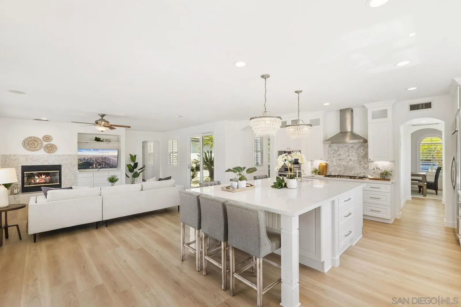 2337 Douglaston Glen