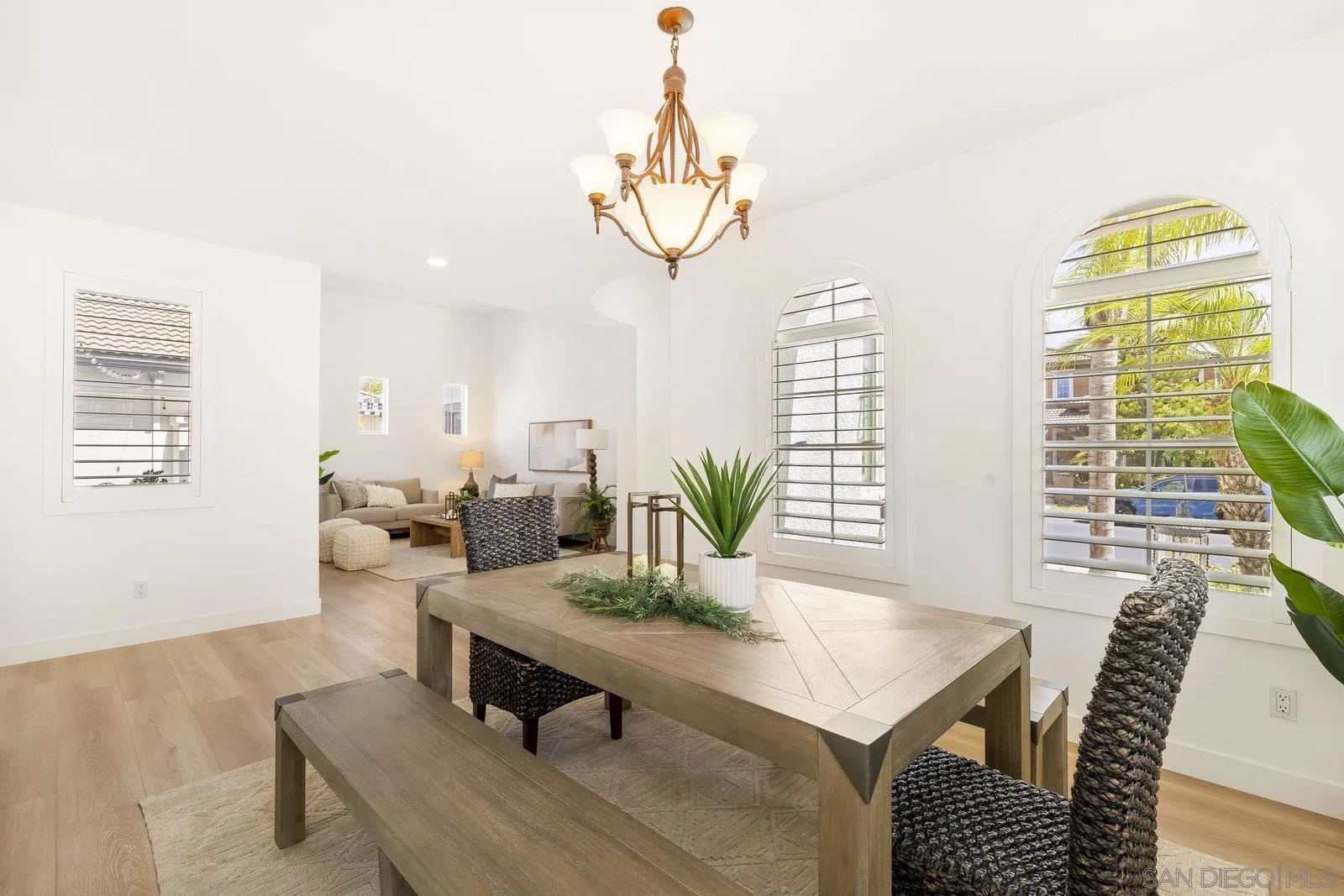2337 Douglaston Glen