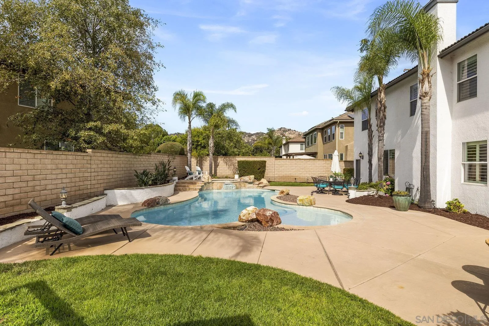 2337 Douglaston Glen