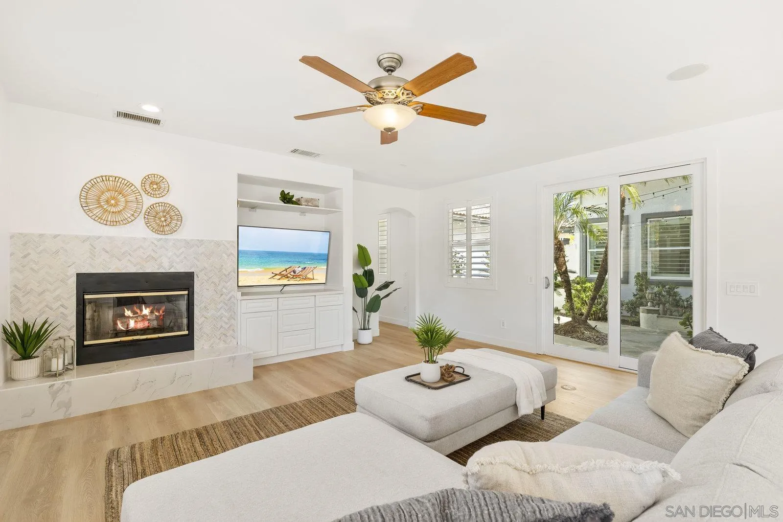 2337 Douglaston Glen