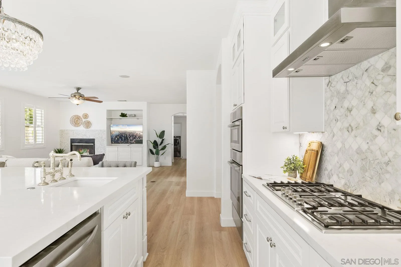 2337 Douglaston Glen