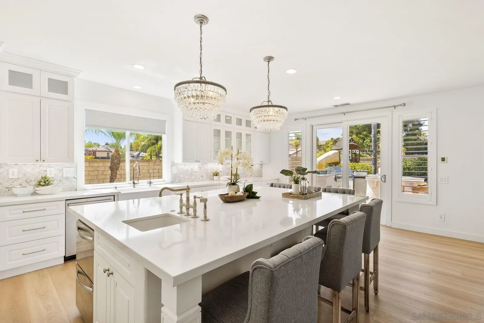 2337 Douglaston Glen