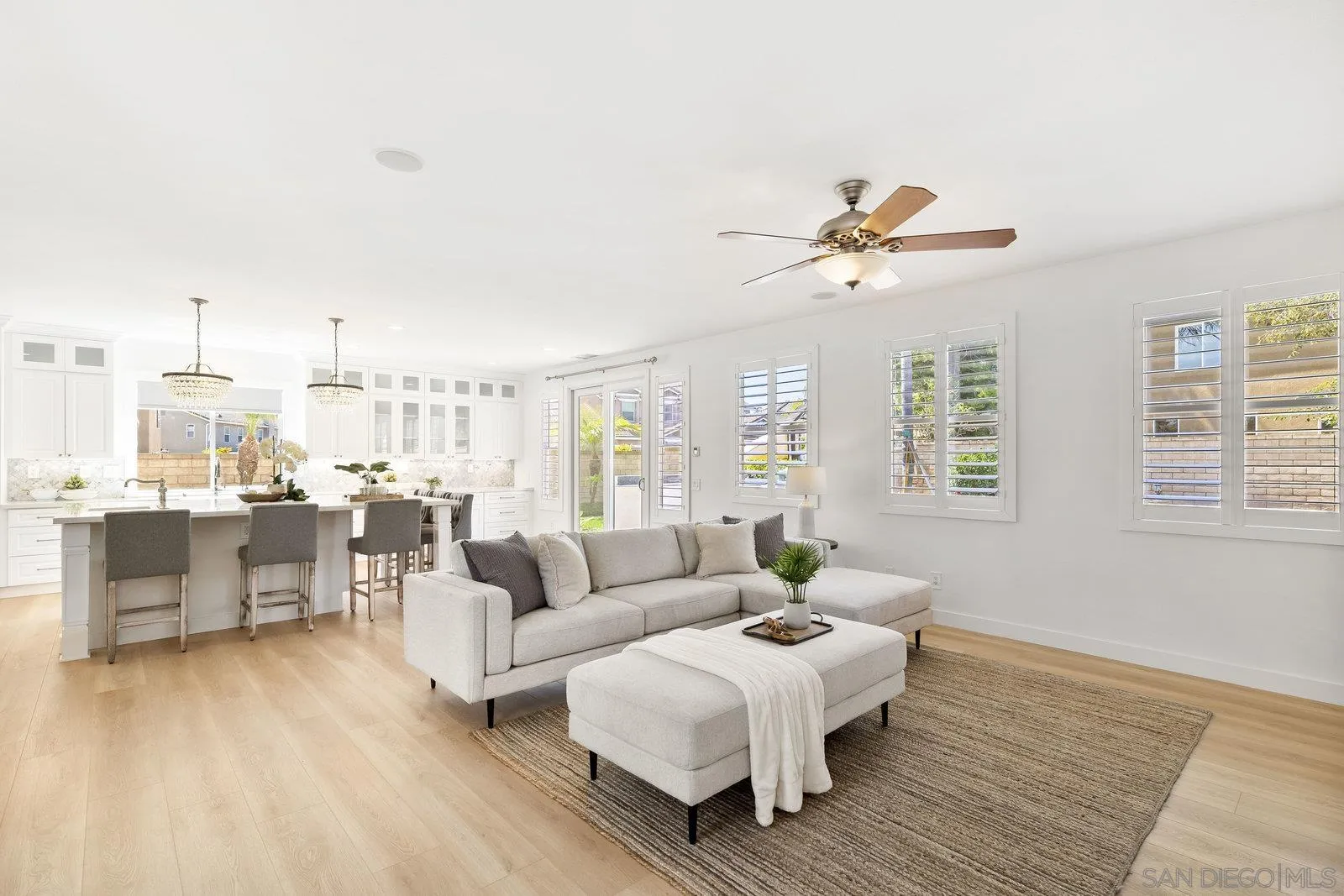 2337 Douglaston Glen