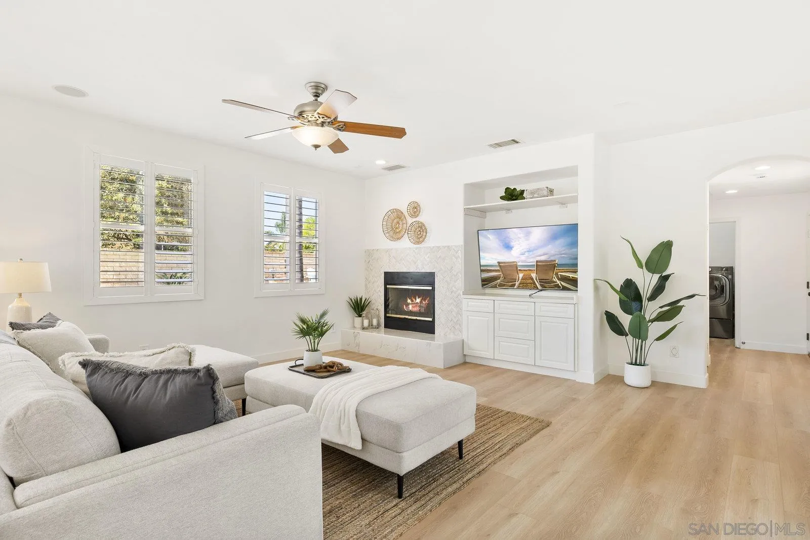 2337 Douglaston Glen