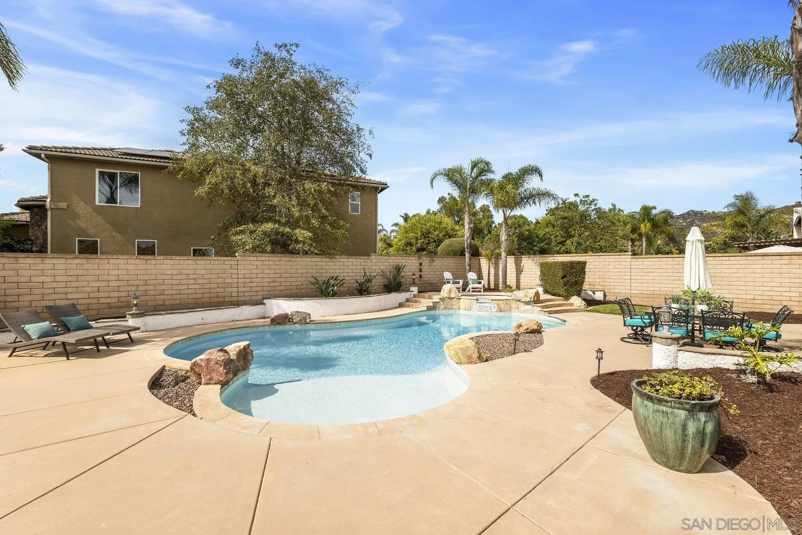 2337 Douglaston Glen