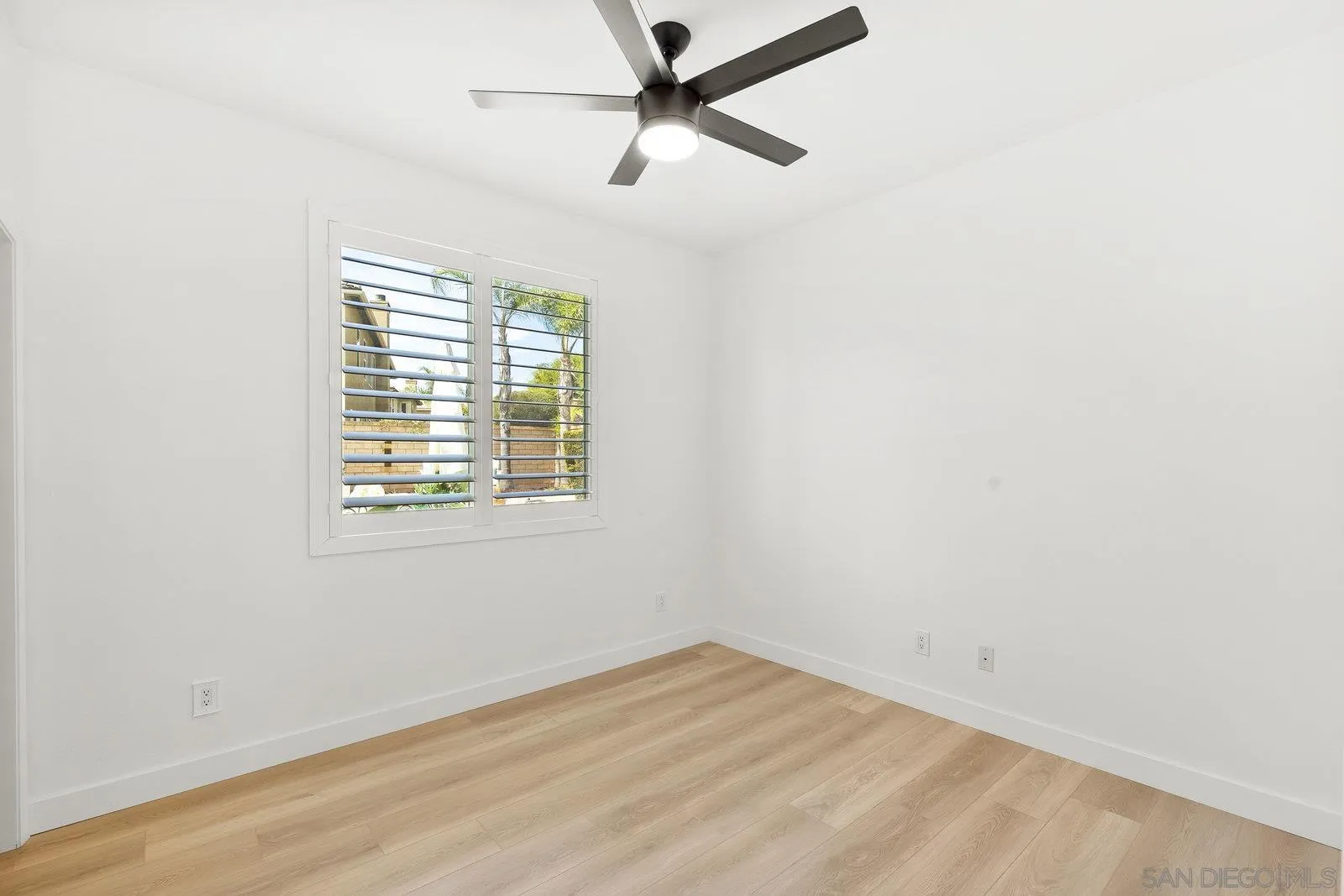 2337 Douglaston Glen