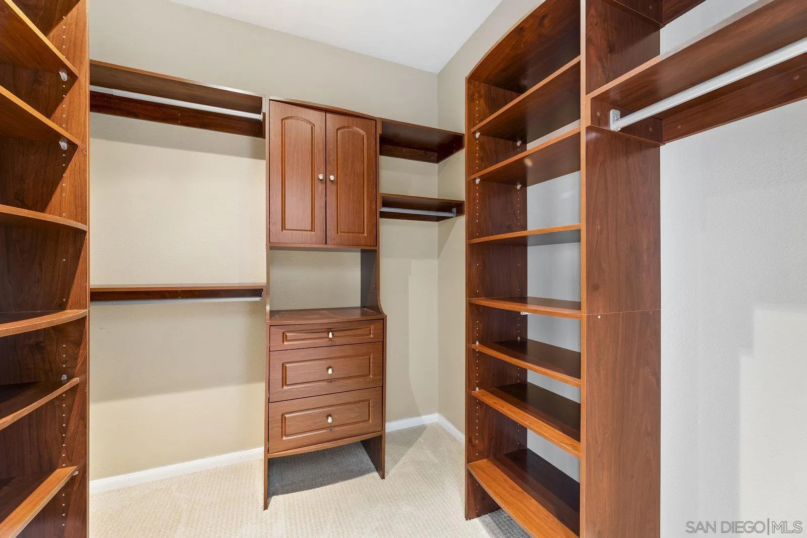 2337 Douglaston Glen
