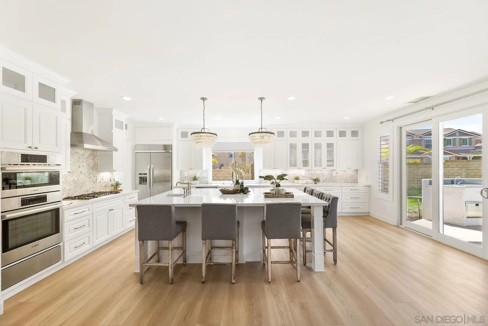2337 Douglaston Glen
