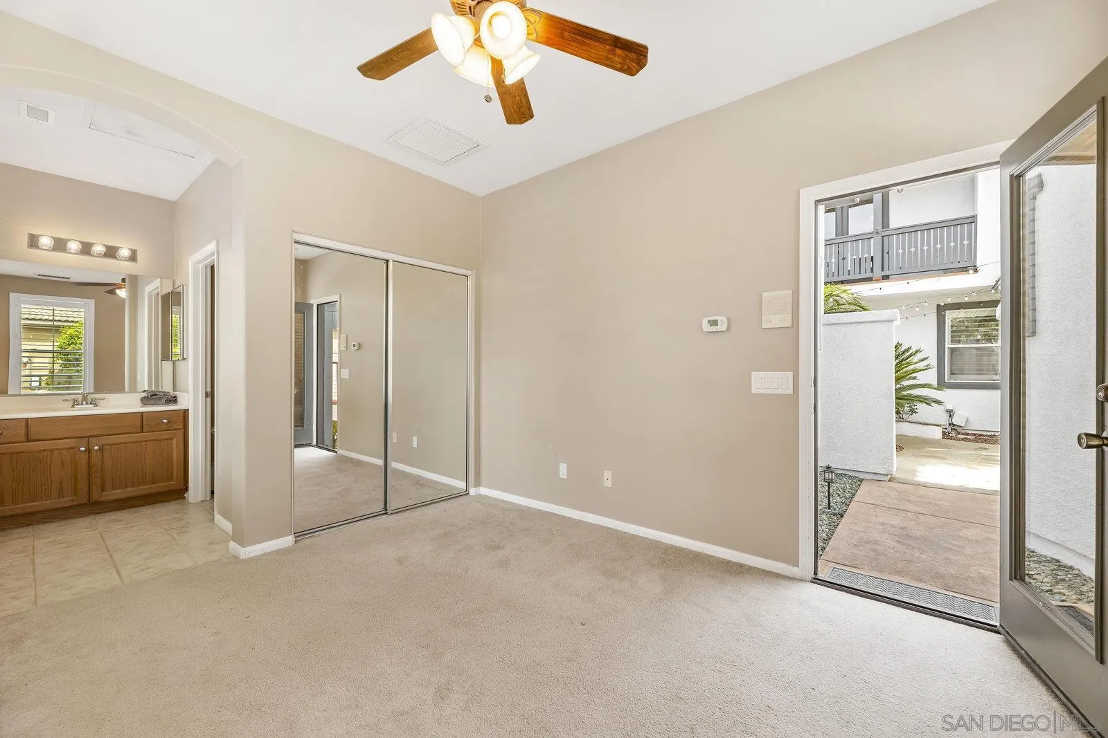 2337 Douglaston Glen