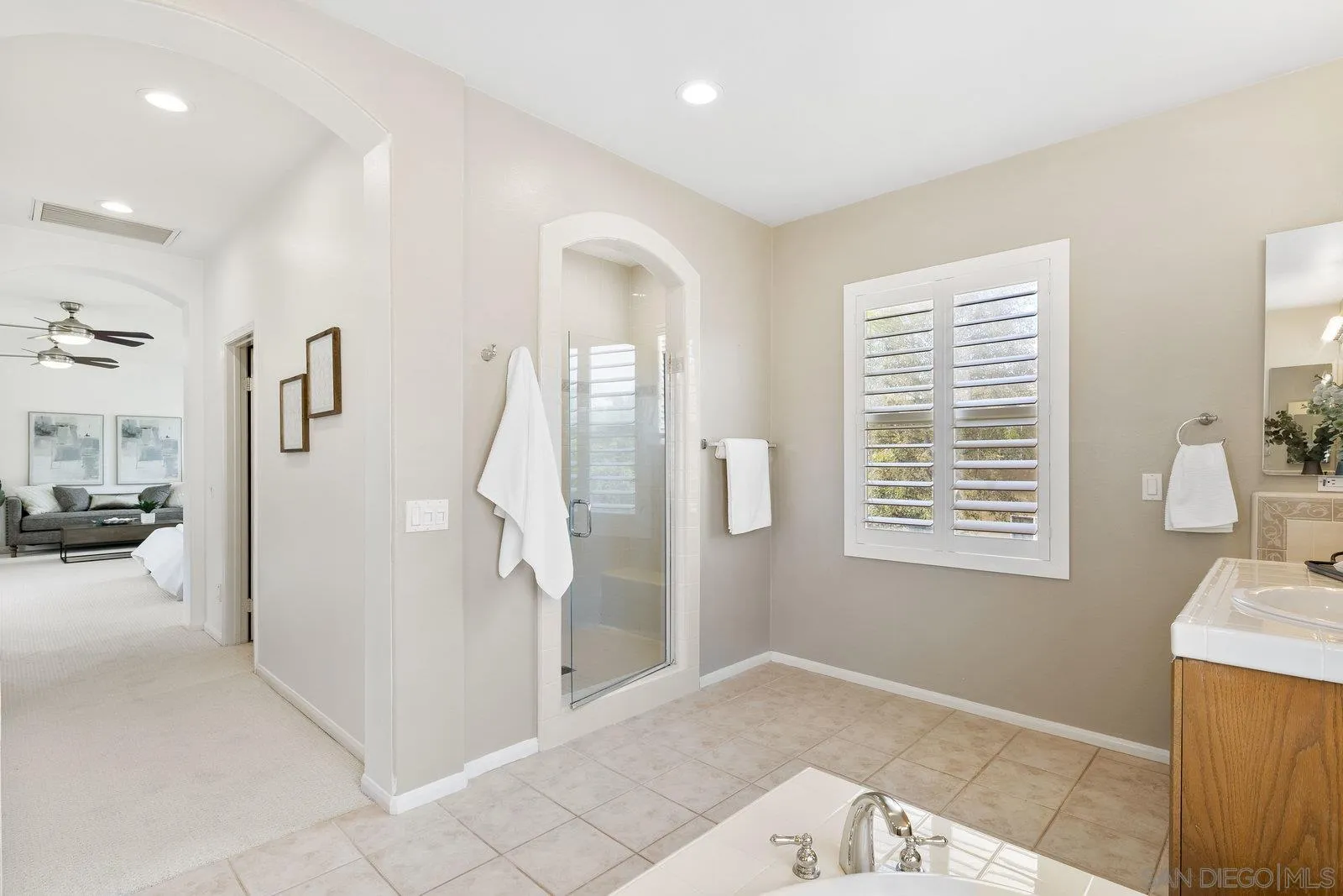 2337 Douglaston Glen