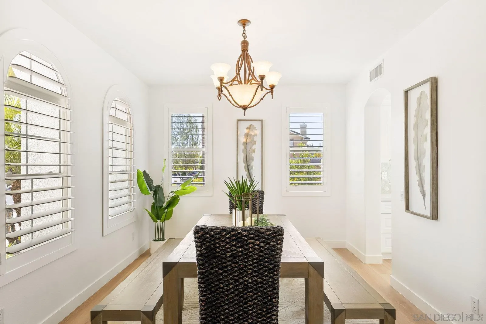 2337 Douglaston Glen