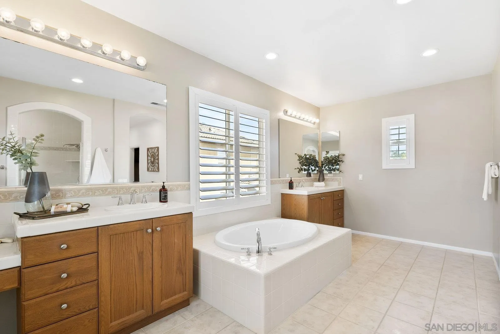 2337 Douglaston Glen