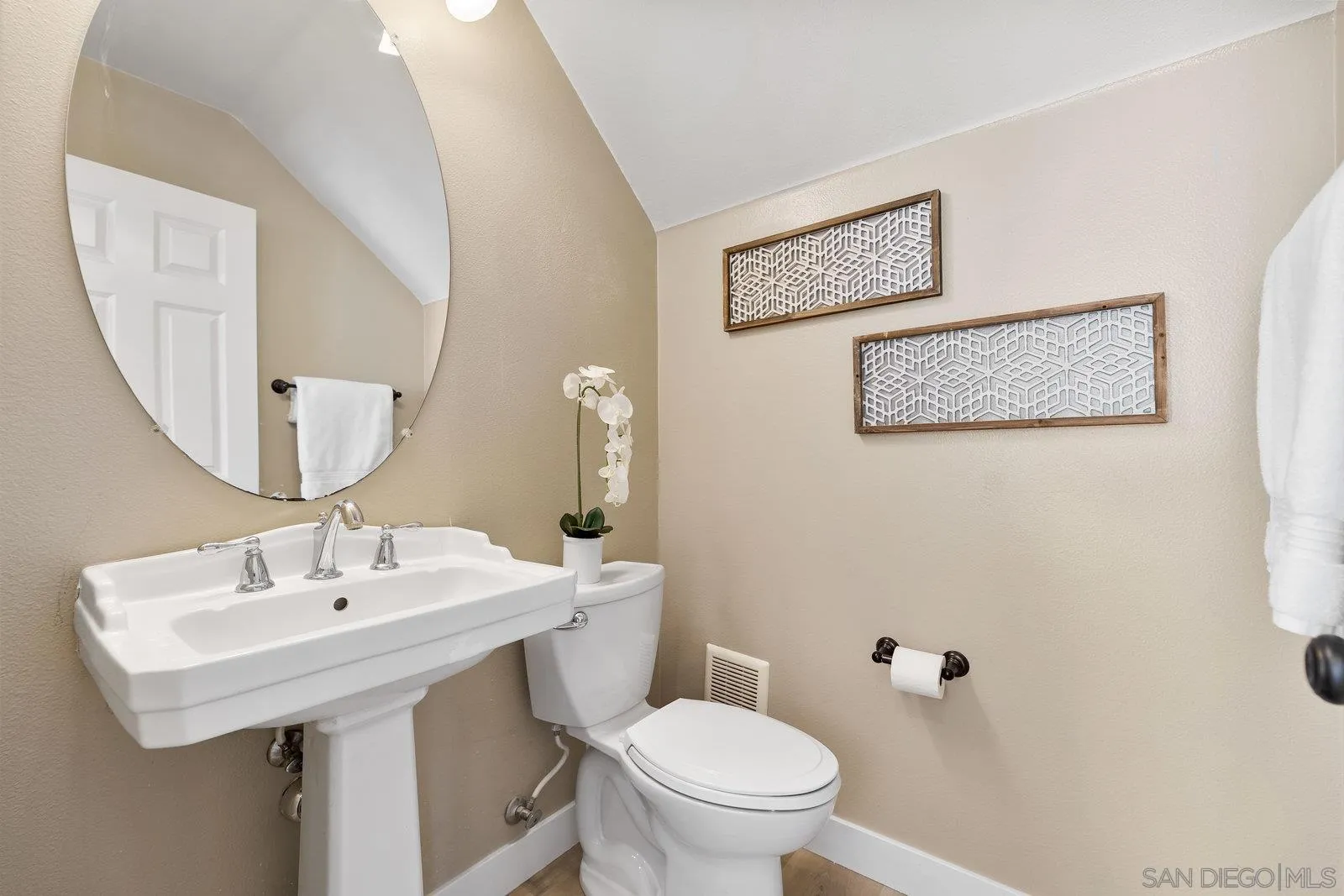 2337 Douglaston Glen