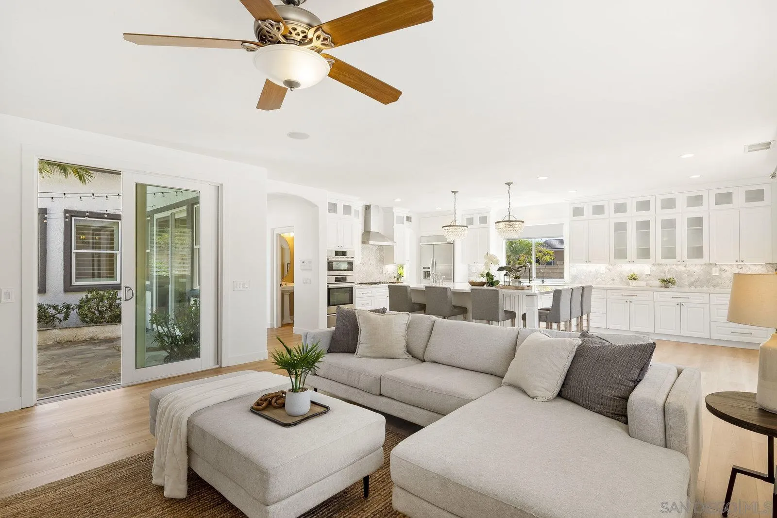 2337 Douglaston Glen