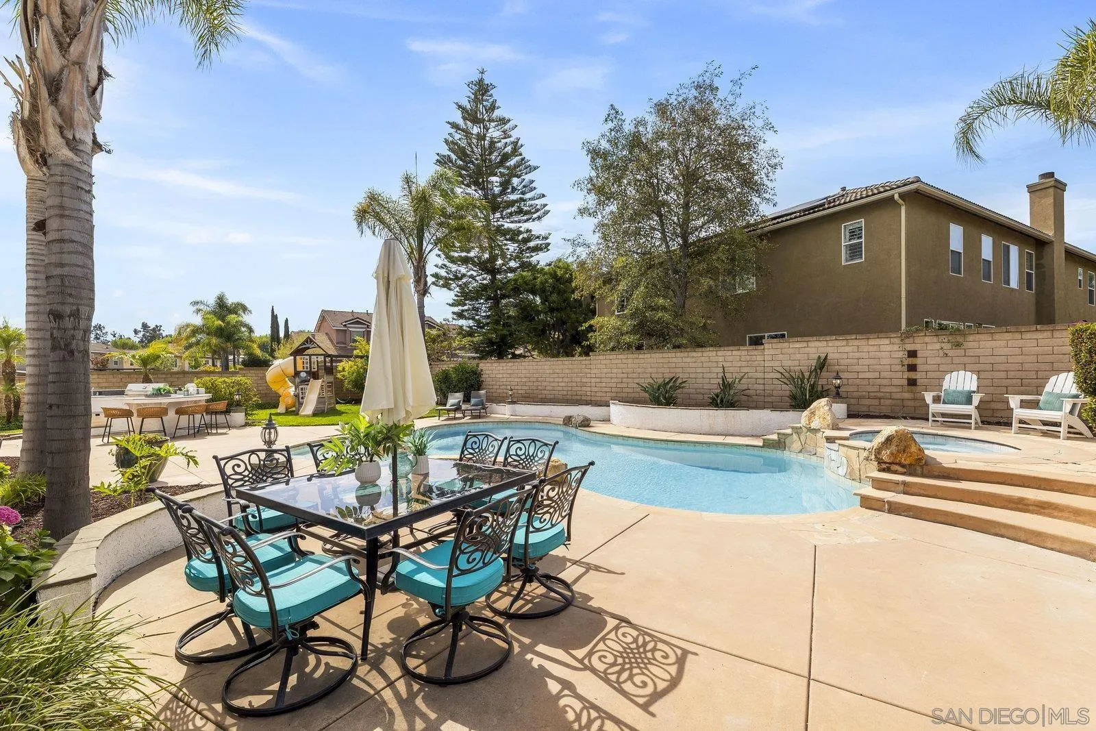 2337 Douglaston Glen