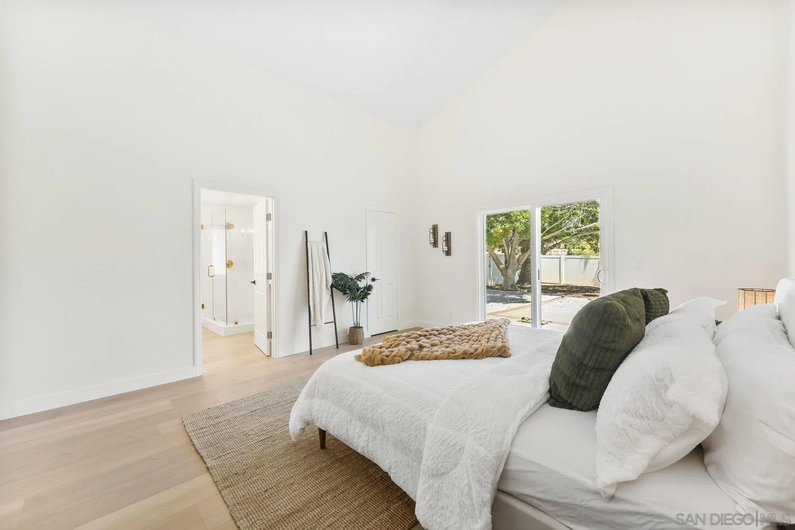3195 Calle De Oro