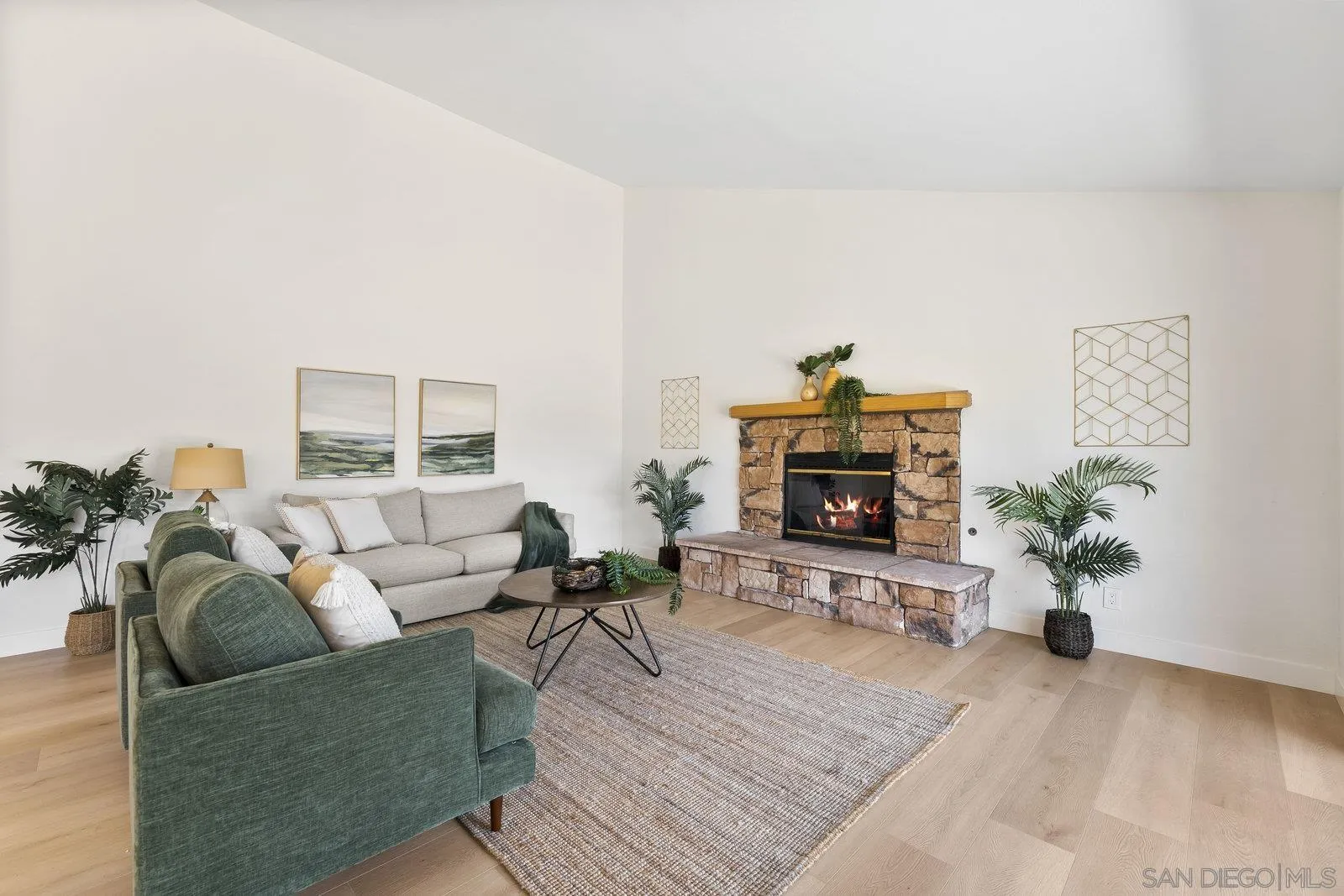 3195 Calle De Oro