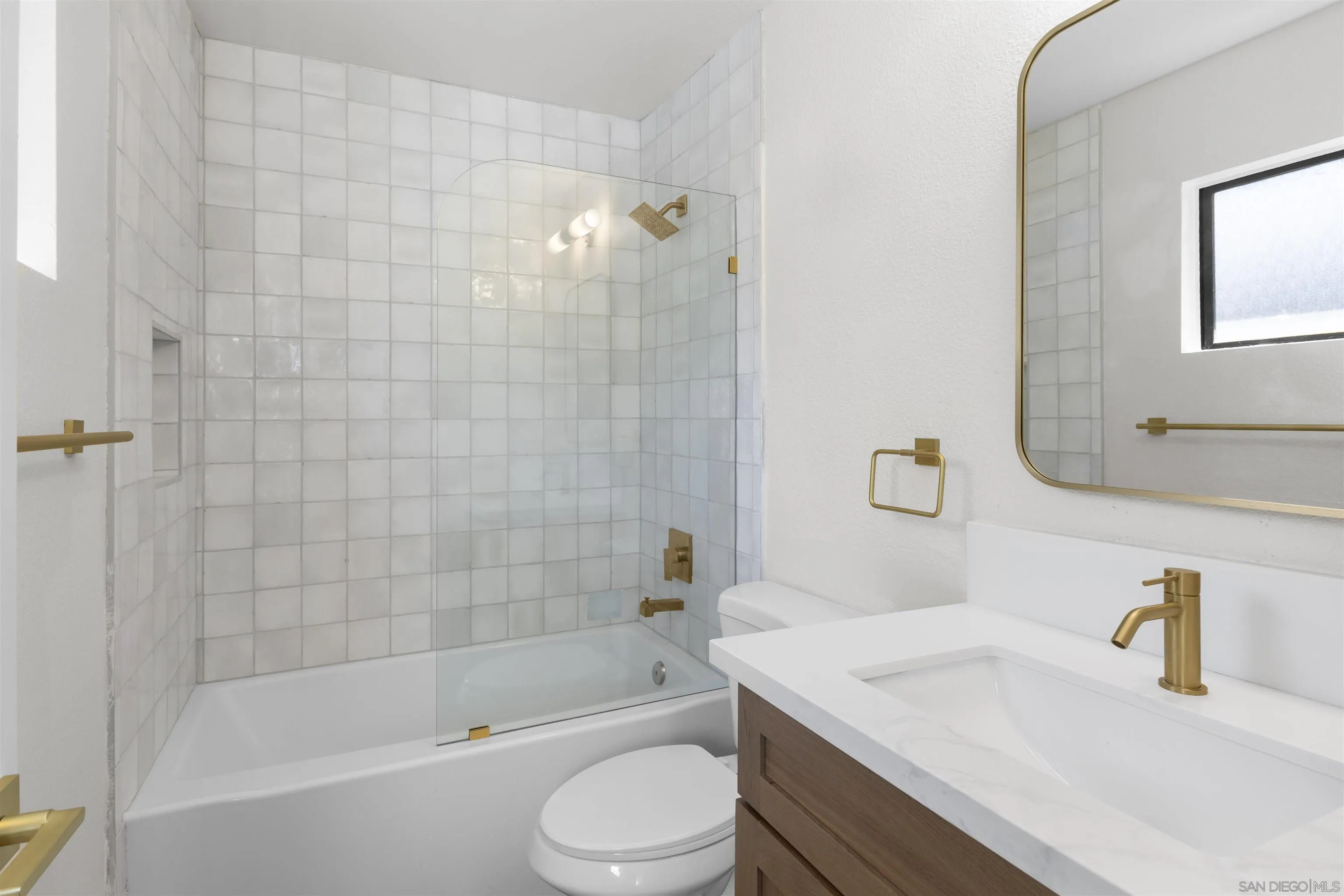 5878 Mission Center Unit A