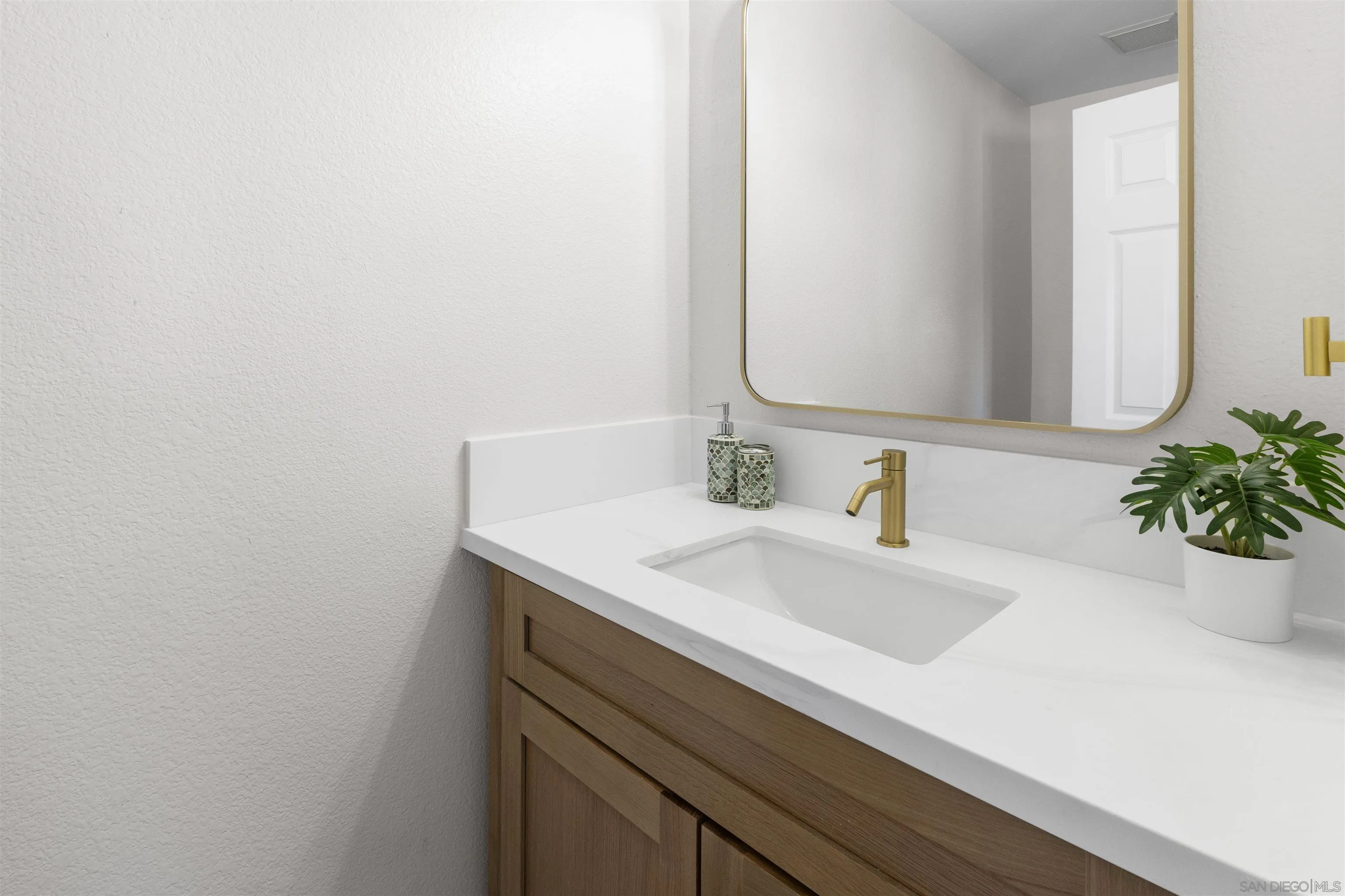 5878 Mission Center Unit A