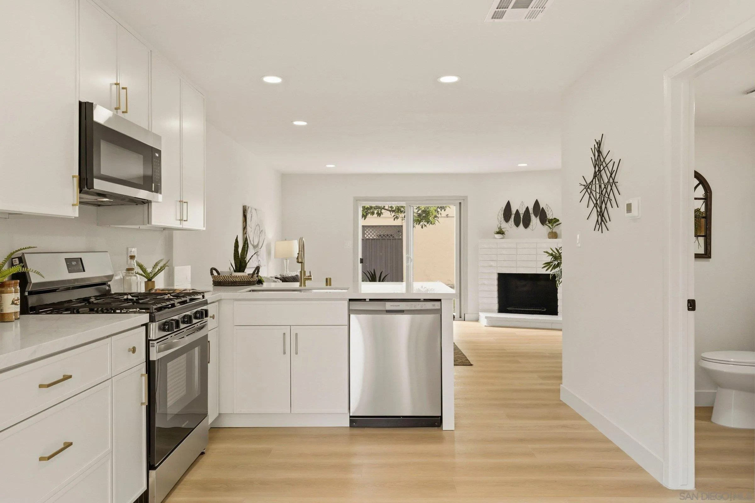 415 Woodlawn Ave Unit D