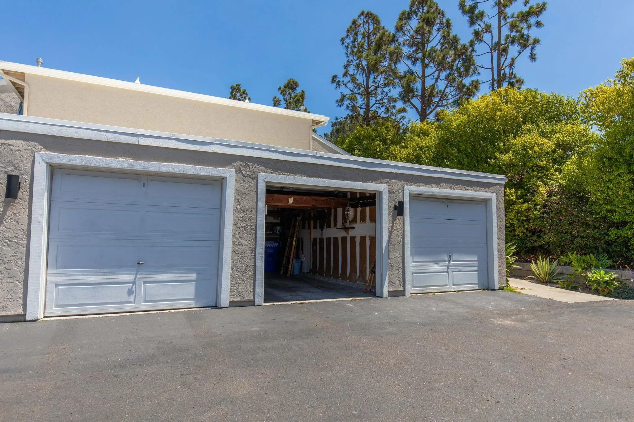 1129 Woodlake Drive