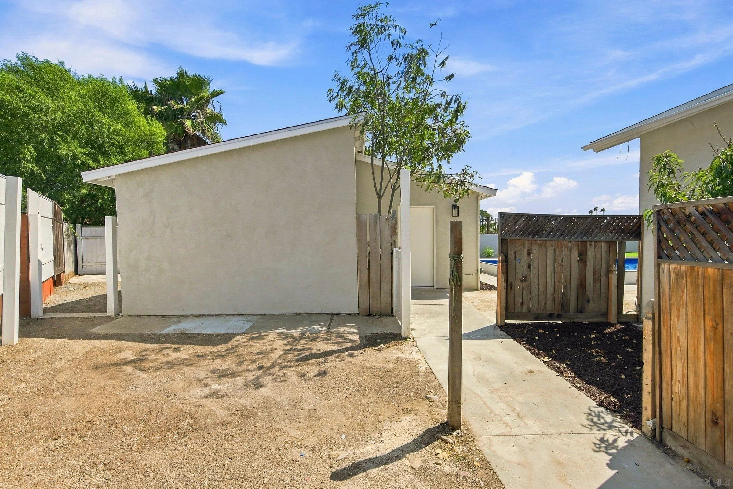 1598 Woodlark Ct