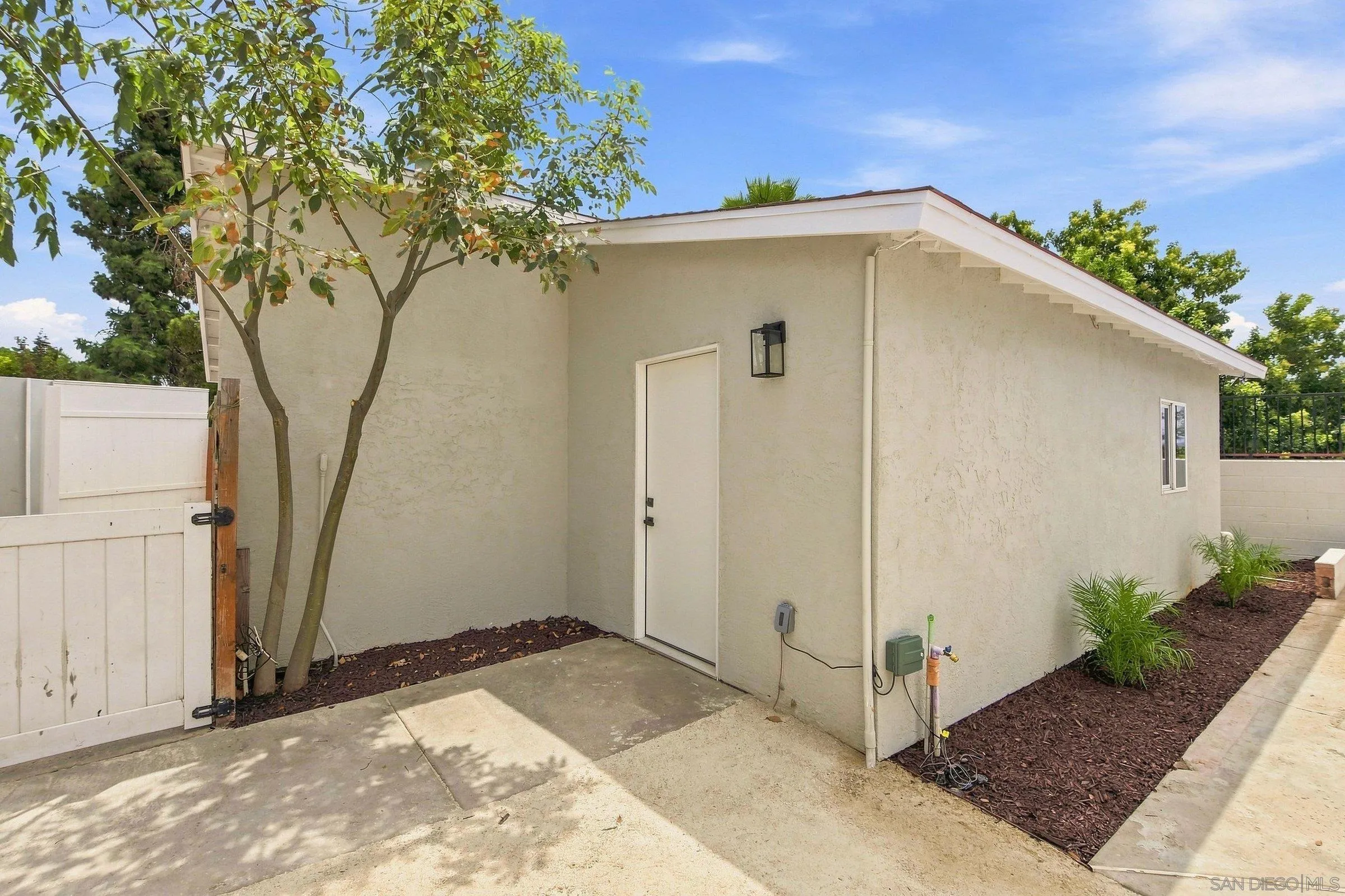 1598 Woodlark Ct