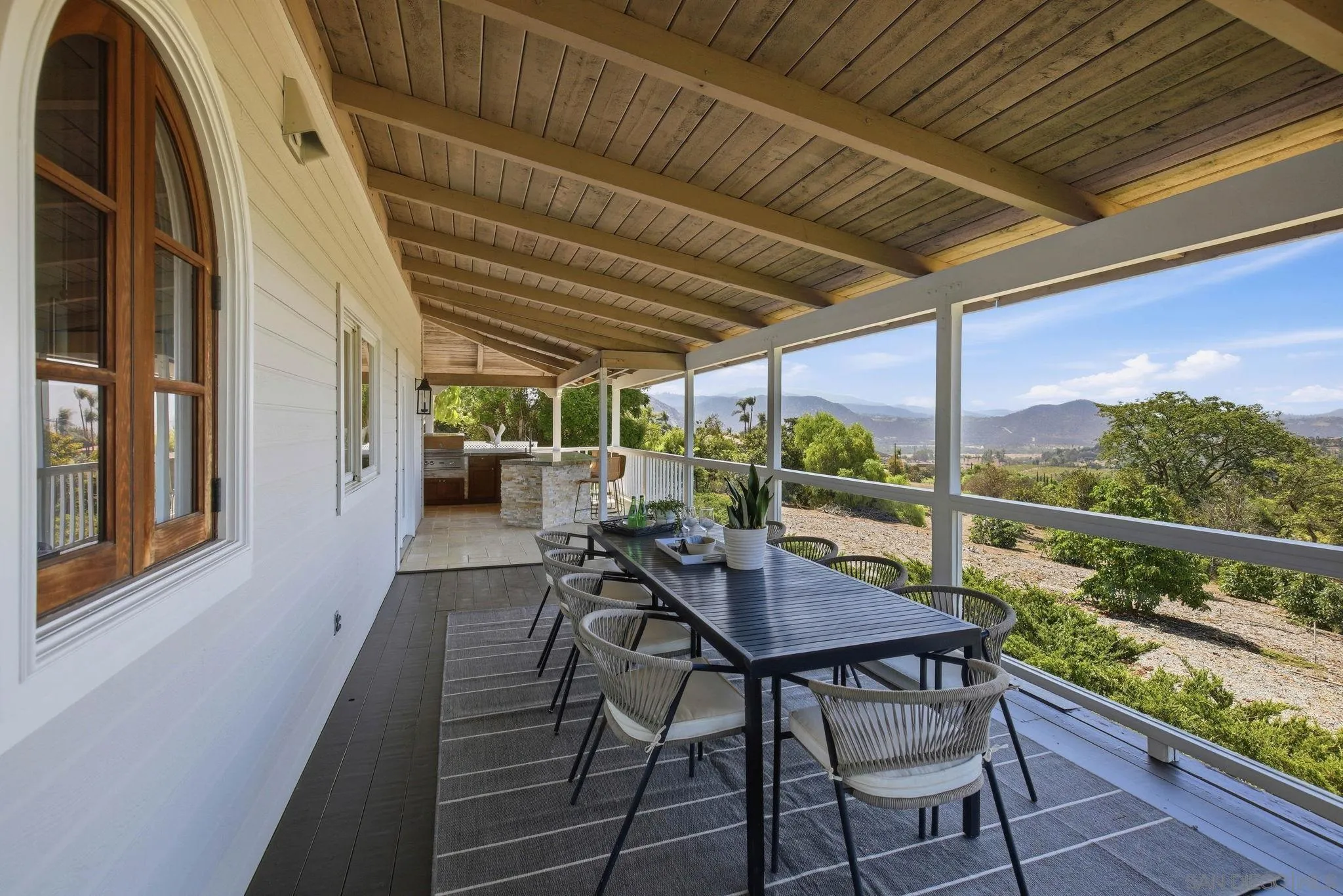 2613 Sunset Hills