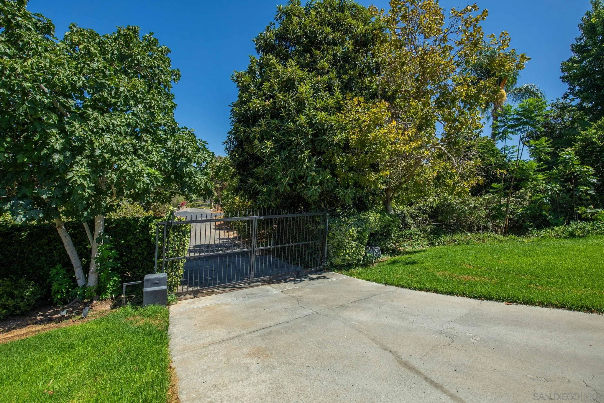 2613 Sunset Hills