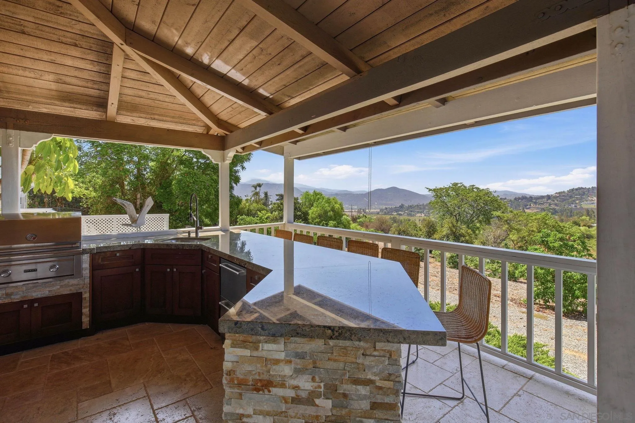 2613 Sunset Hills
