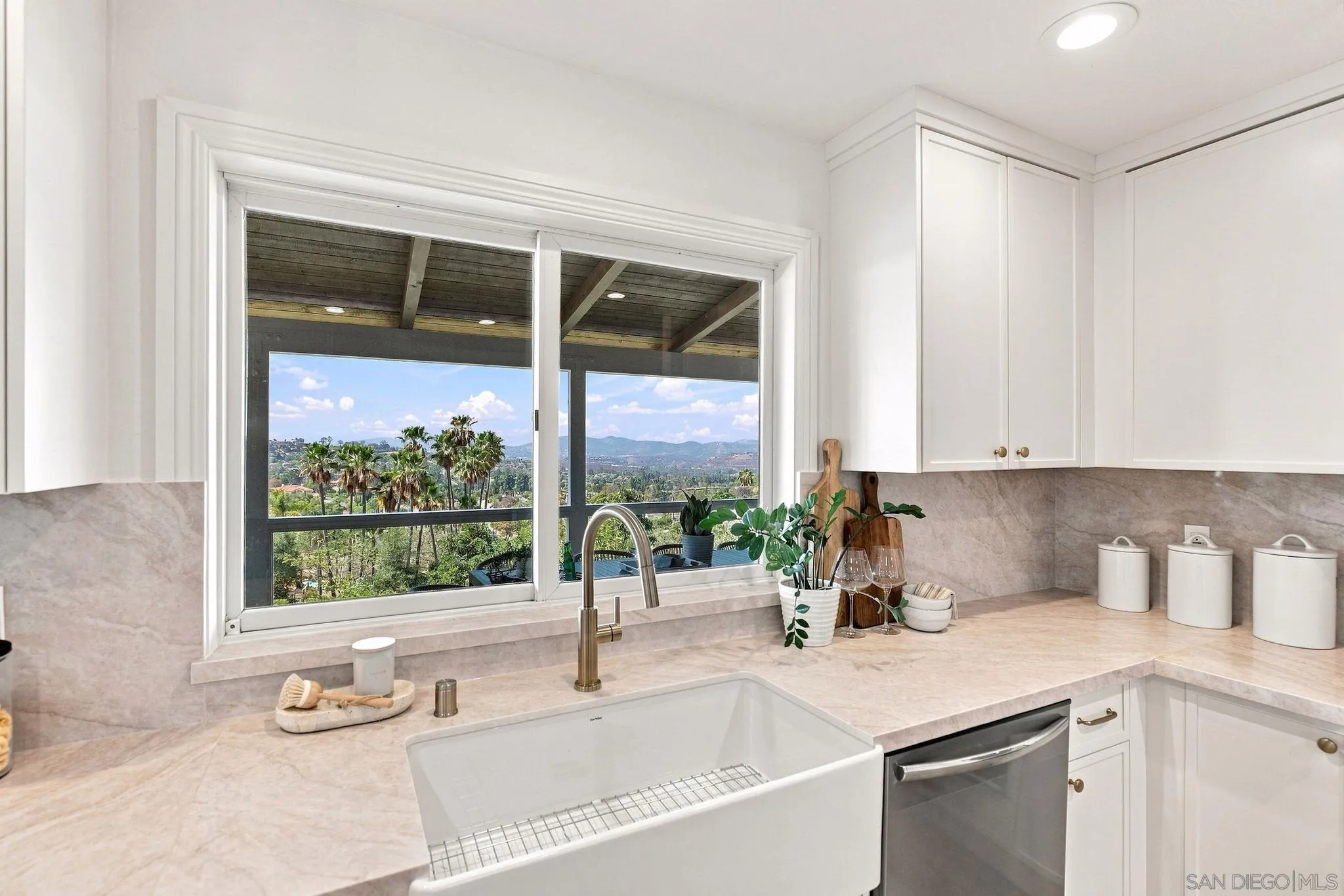 2613 Sunset Hills