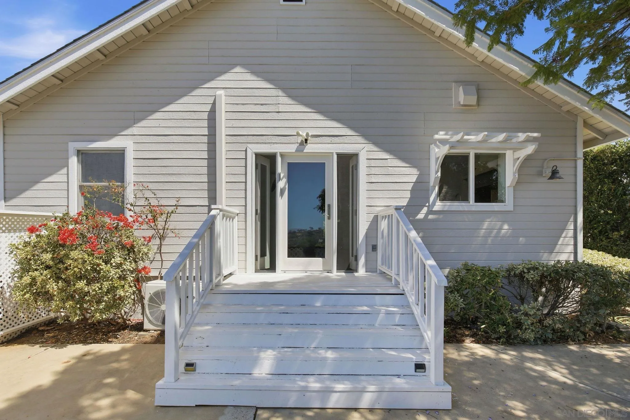 2613 Sunset Hills