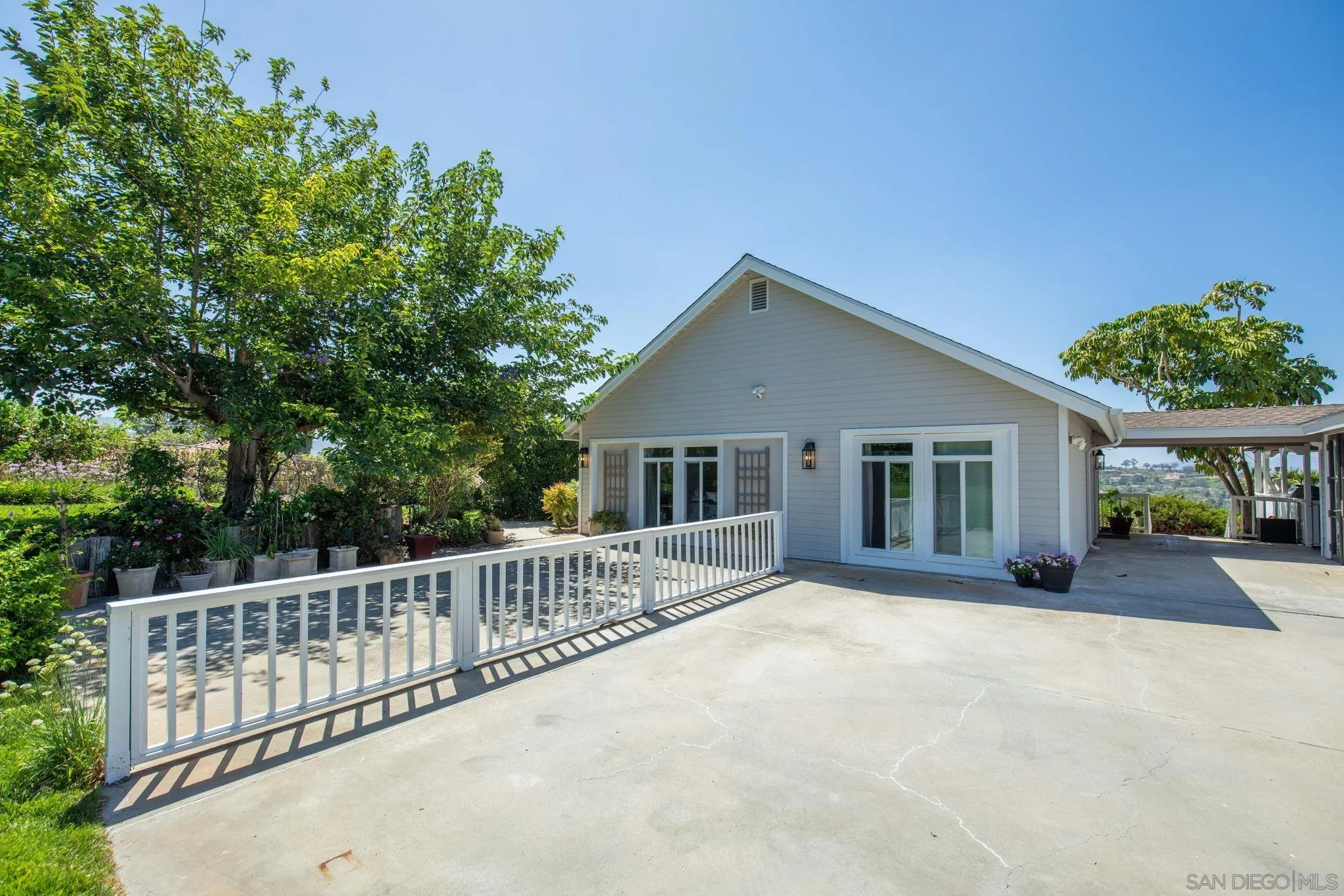 2613 Sunset Hills